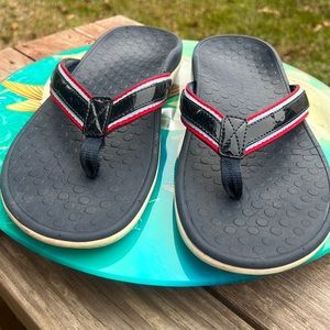 Vionic navy, red, blue, & white Tidewater flip flops